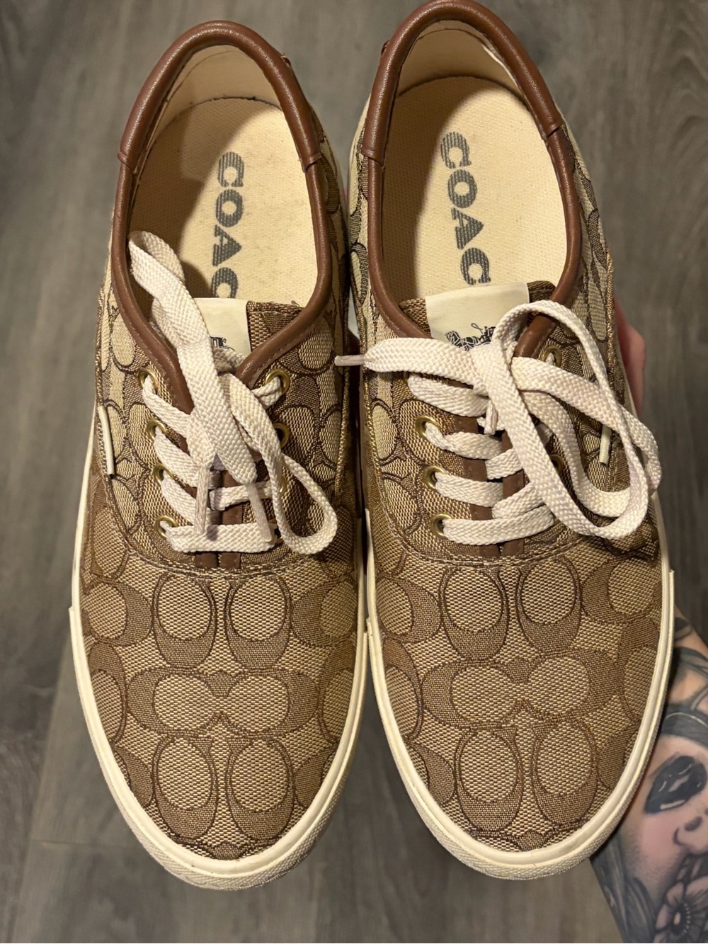 Coach Women’s Signature Canvas Low-Top Sneakers in Brown and Cream Size 7.5B